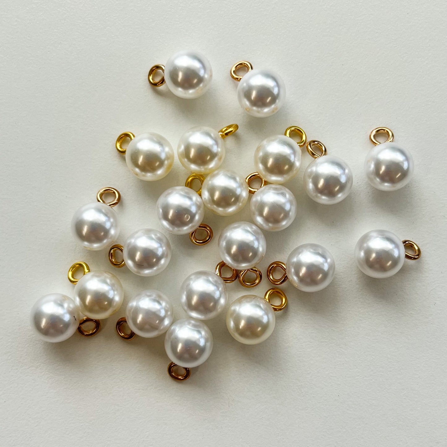 Sewing Gem - Bright Pearl Round Plastic Buttons (with shank) - 10mm